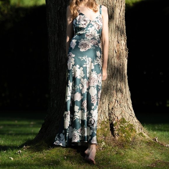 Black Iris TOMMIE Bouquet Print Silk Column Dress - Picture 2 of 15